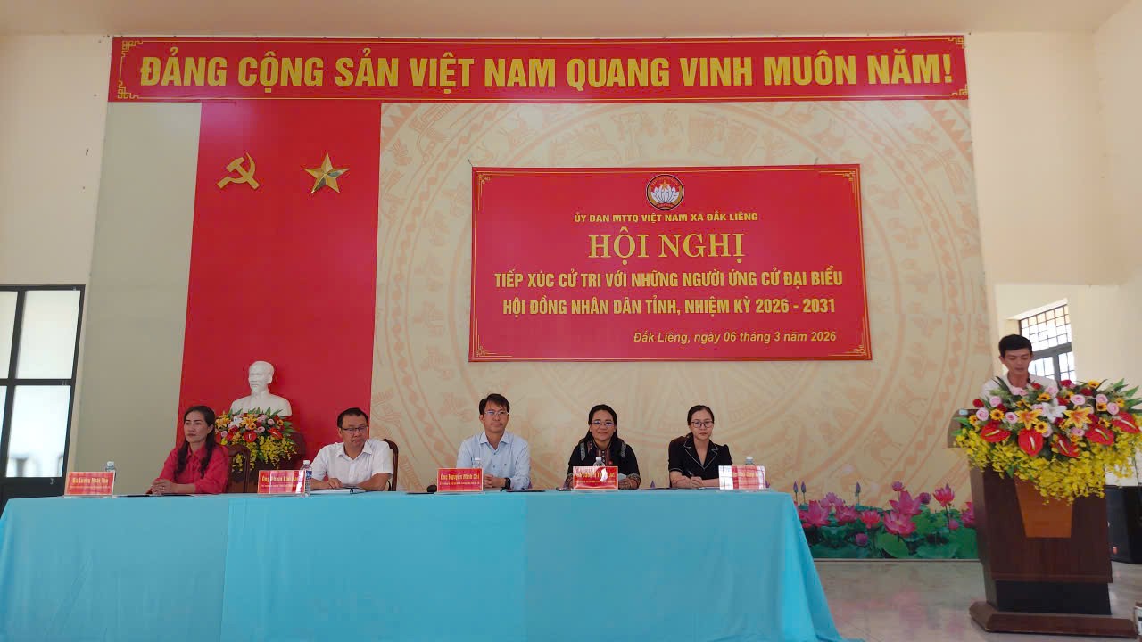 Ứng cử viên đại biểu HĐND tỉnh đơn vị bầu cử số 13 tiếp xúc cử tri tại xã Đắk Liêng